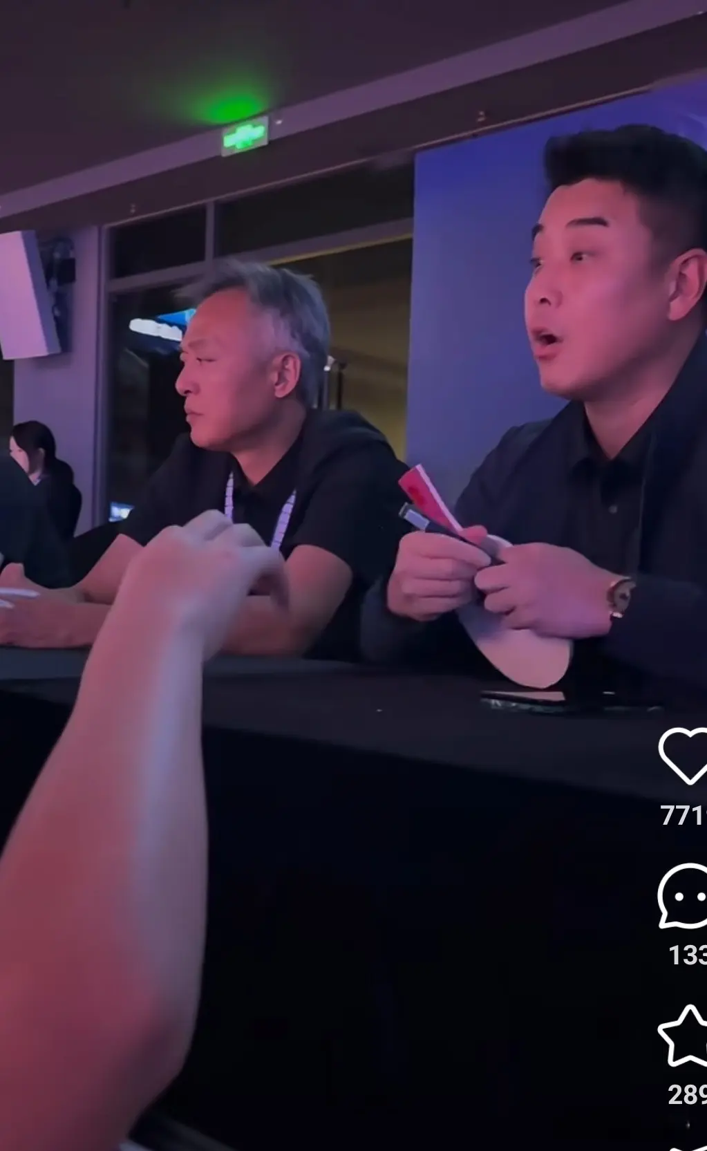 但是她也和