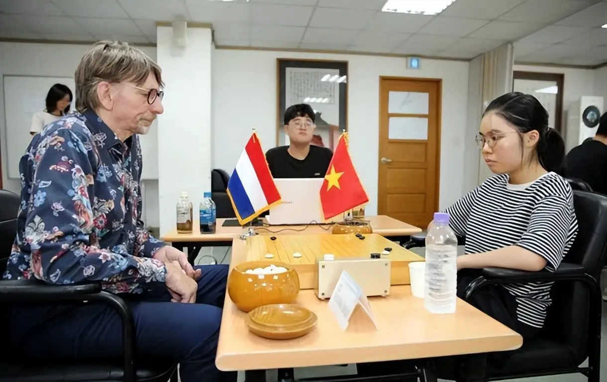 荷兰, 时越 荷兰, 时越